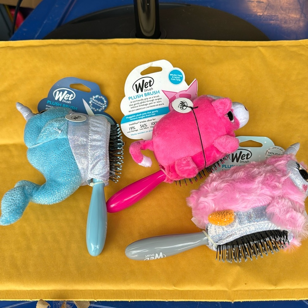 BRAND NEW Set of 3 WET BRUSH PLUSH BRUSHES